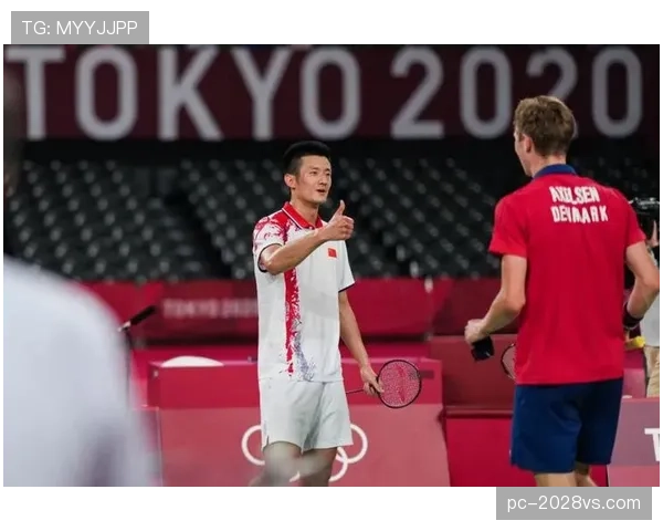 刚看到谌龙出街照，外表朴素随手一件配饰比我一个月房租还贵