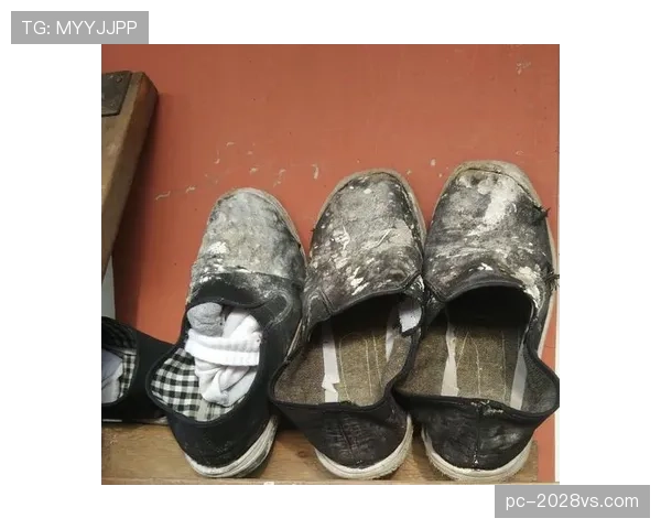 扬尼斯今天又穿破鞋出门，豪宅里生活像邻居家的大叔一样真实了点儿吧？